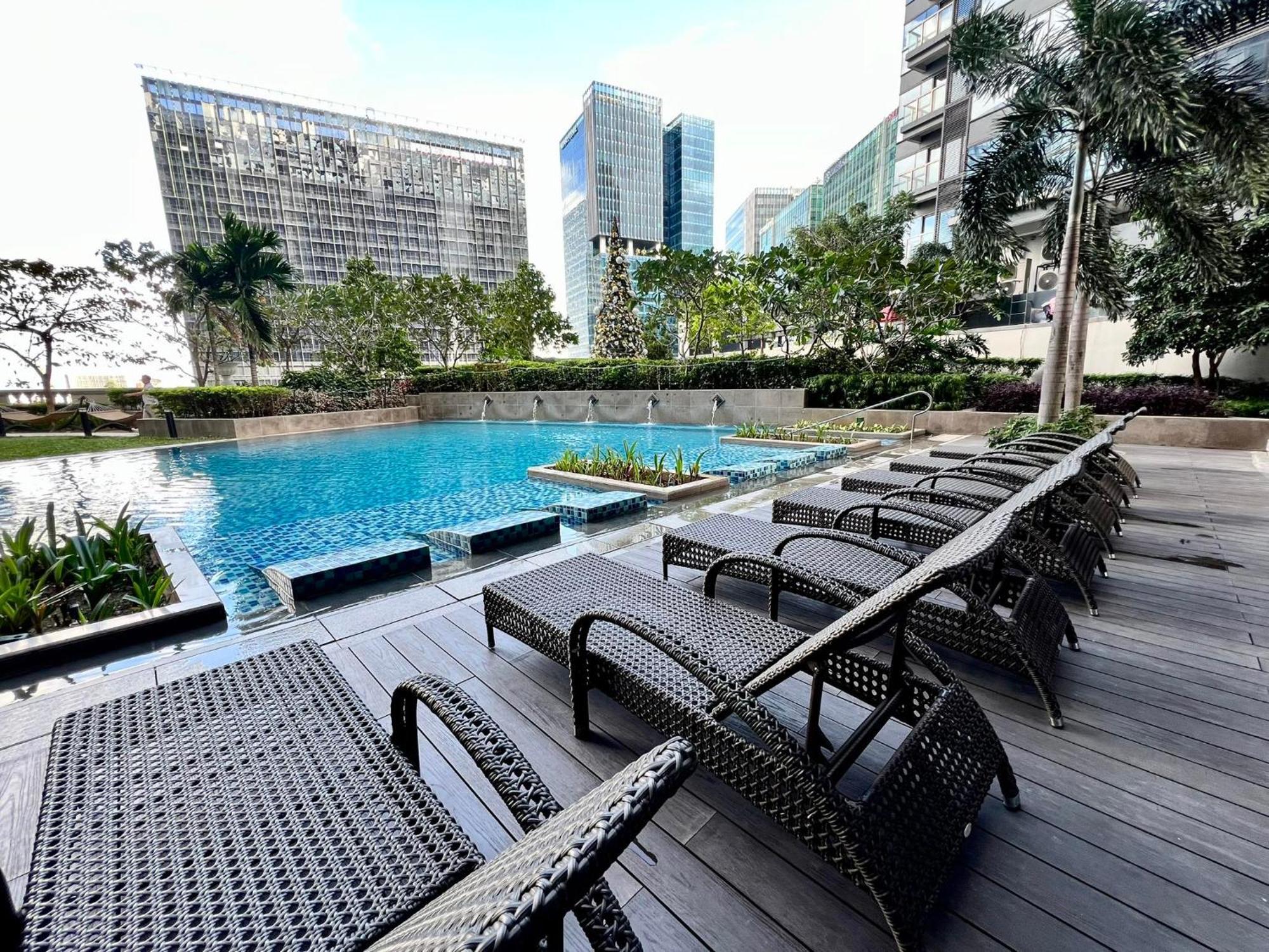 Hotel Vibe Condo At Uptown Parksuites Bgc Taguig Dış mekan fotoğraf