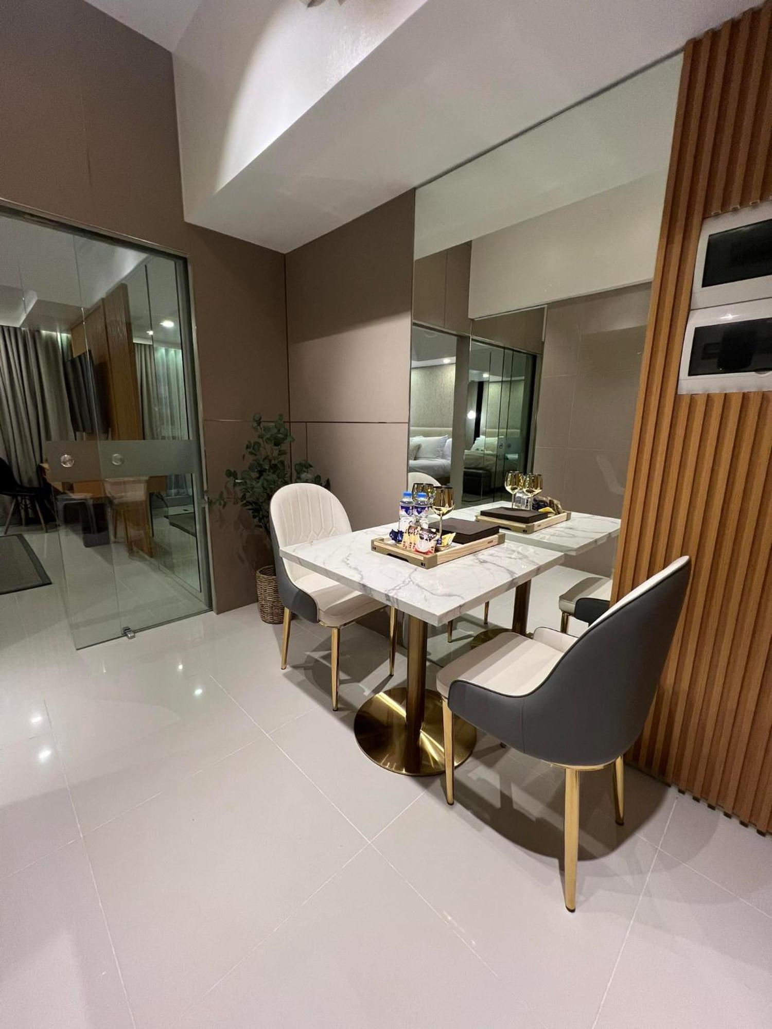 Hotel Vibe Condo At Uptown Parksuites Bgc Taguig Dış mekan fotoğraf